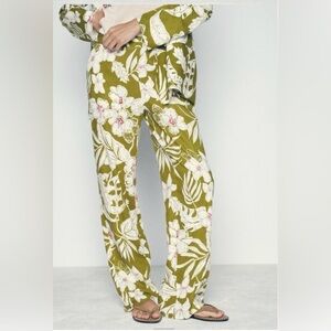 NWT Zara Green linen Floral Wide Leg Pants size XS
🚨 price firm